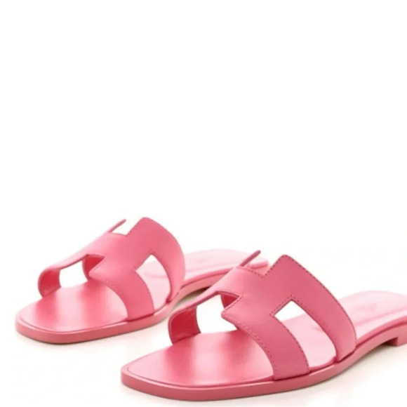 HERMES Oran sandal 

Rose De Venise
Gently used 
Wore 1 time on a vacation - Picture 1 of 12